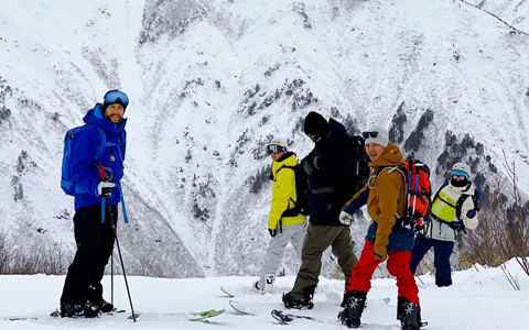 滑雪服為什么都是棉衣，沒有羽絨